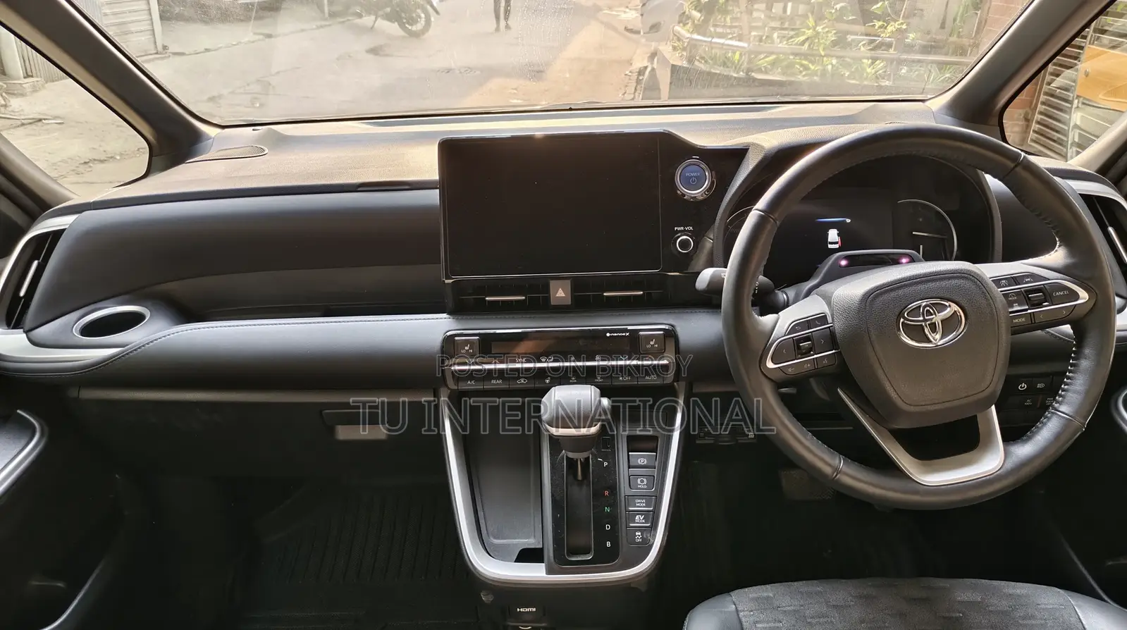 Toyota Voxy s-z hybrid package 2023