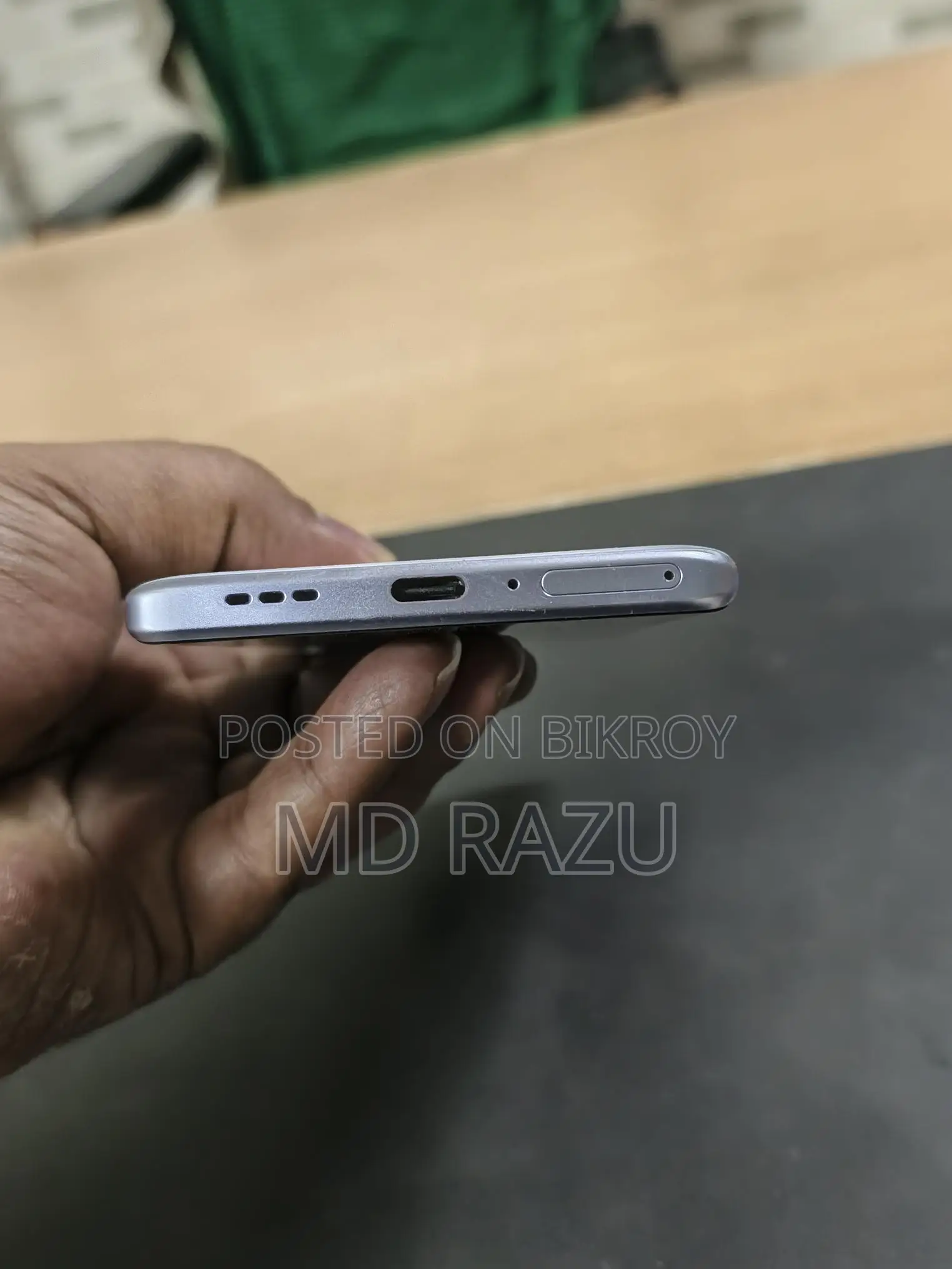 OPPO Reno 3 Pro একটা গ্রীন লাইন আছে (Used)