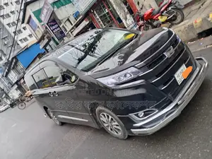 টয়োটা নোয়াহ পুশ স্টার্ট হাইব্রিড ২০১৭