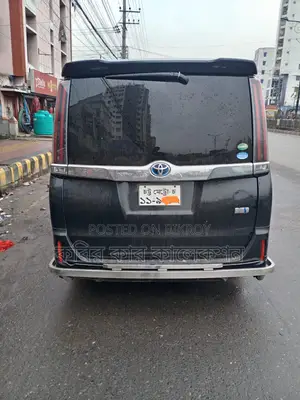 টয়োটা নোয়াহ পুশ স্টার্ট হাইব্রিড ২০১৭