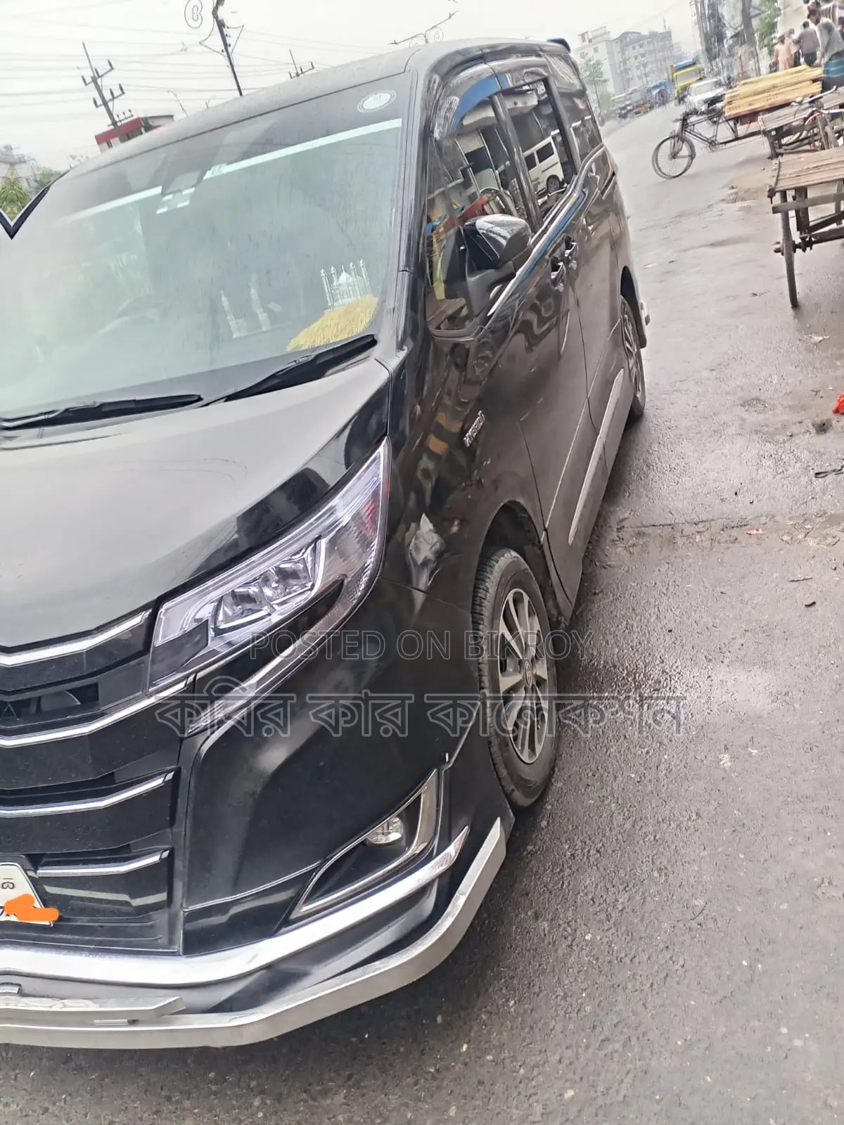টয়োটা নোয়াহ পুশ স্টার্ট হাইব্রিড ২০১৭