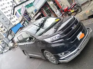 টয়োটা নোয়াহ পুশ স্টার্ট হাইব্রিড ২০১৭