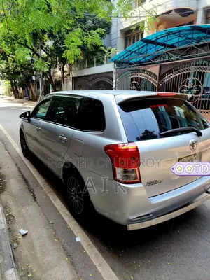 Toyota Fielder 2012