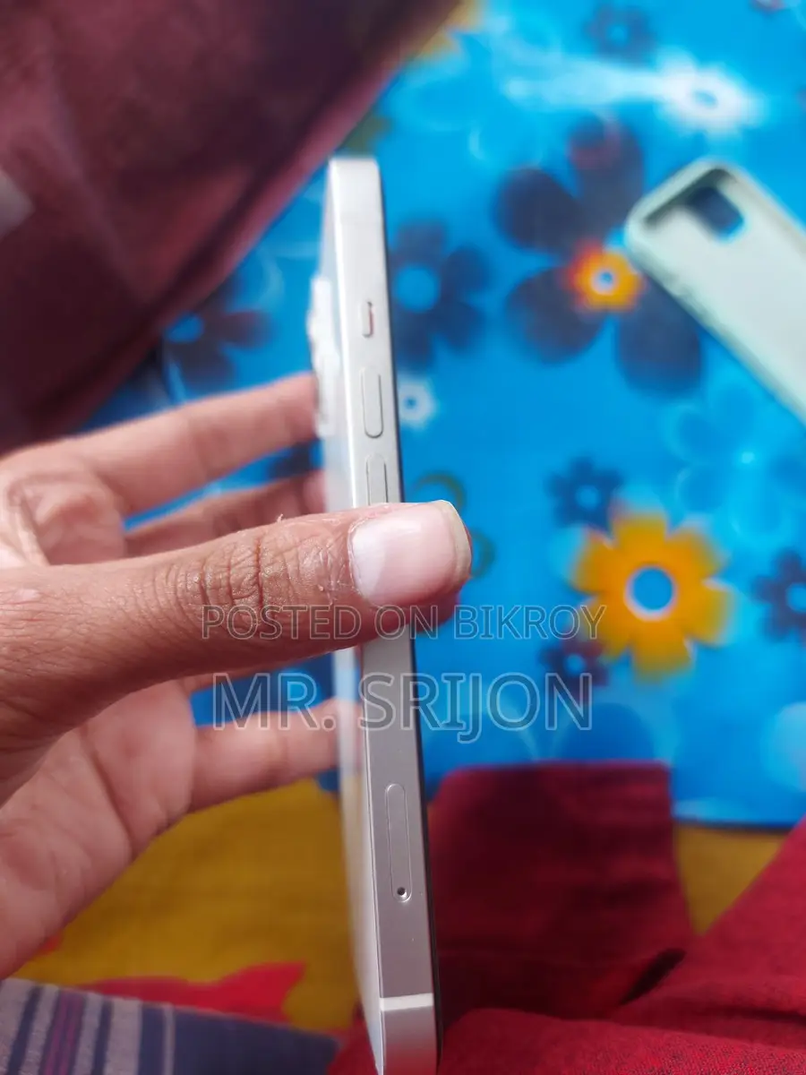 Apple iPhone 13 (Used)