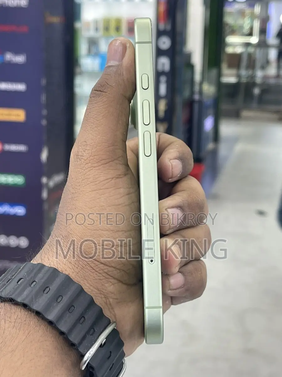 Apple iPhone 17 (Used)