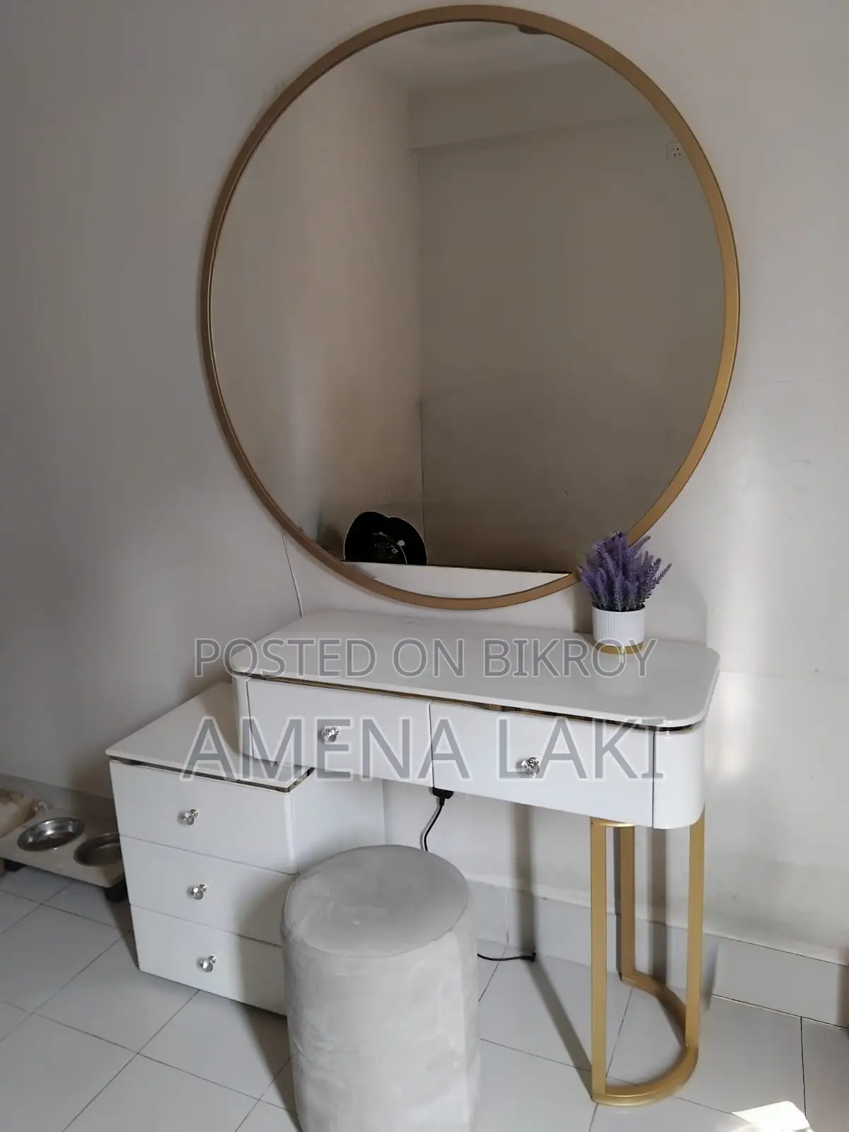 Dressing Table for Sale with Stool, Location: Khilgaon, Dhaka