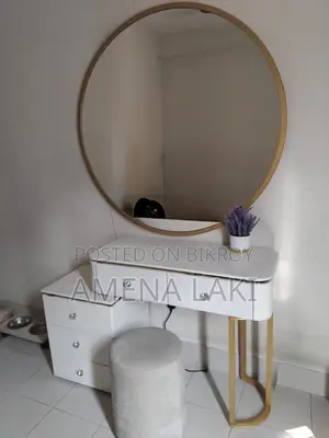 Dressing Table for Sale with Stool, Location: Khilgaon, Dhaka
