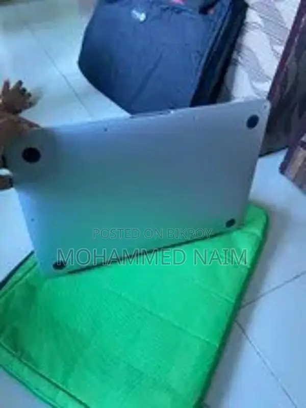 অ্যাপল ম্যাকবুক এয়ার (১৩-ইঞ্চি)