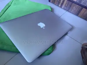 অ্যাপল ম্যাকবুক এয়ার (১৩-ইঞ্চি)