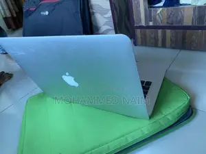 অ্যাপল ম্যাকবুক এয়ার (১৩-ইঞ্চি)
