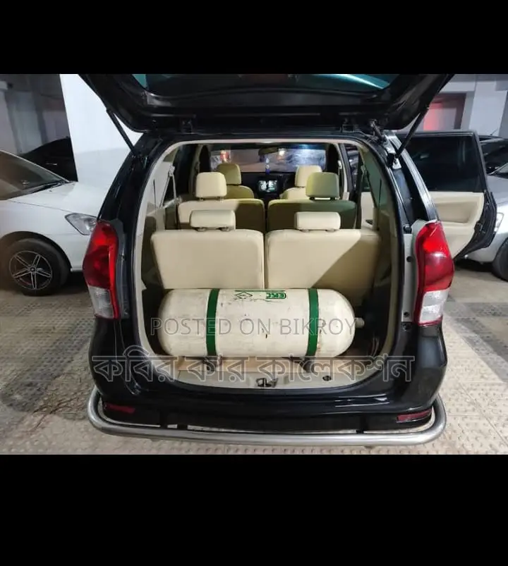 Toyota Avanza black 2012