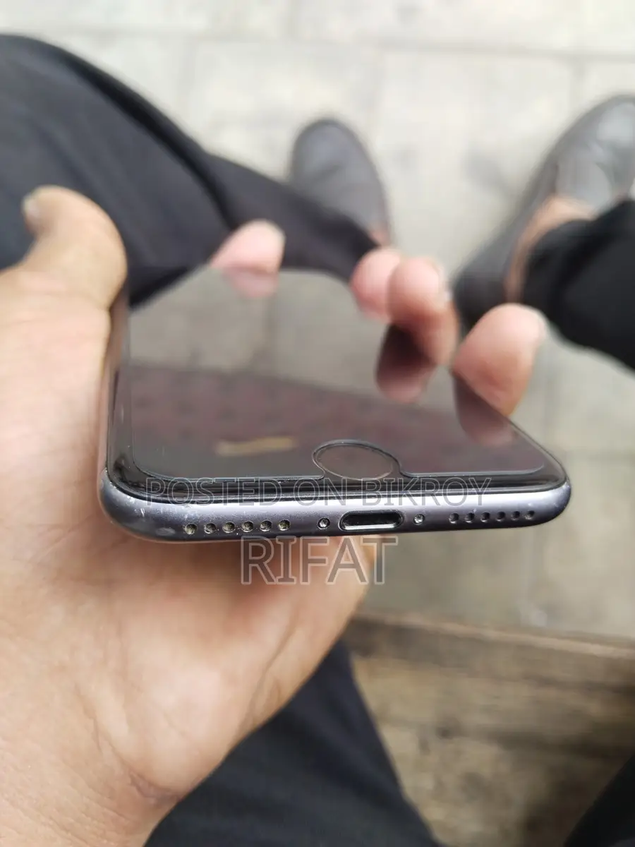 Apple iPhone 8 (Used)