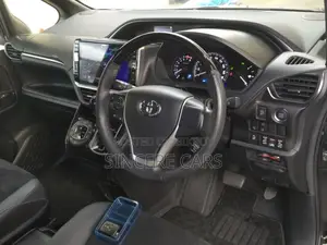 Toyota Esquire GI PREMIUM NON HYB 2021