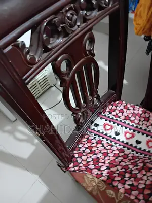 ডাইনিং টেবিল এবং চেয়ার