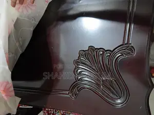 ডাইনিং টেবিল এবং চেয়ার