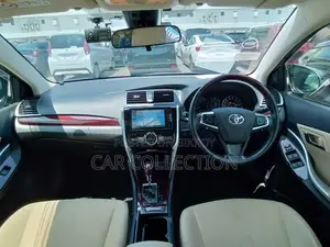 Toyota Premio 2021