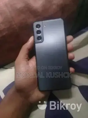 Samsung Galaxy S21 . (Used)