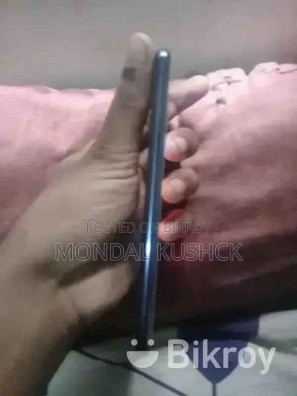 Samsung Galaxy S21 . (Used)
