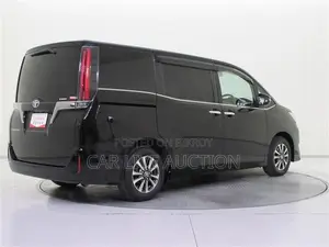 Toyota Esquire Hybrid 2021