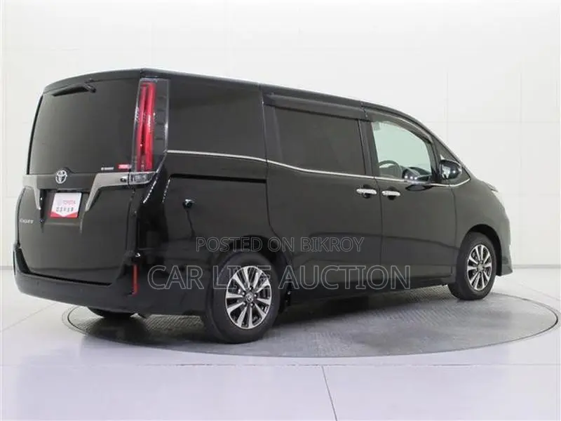 Toyota Esquire Hybrid 2021