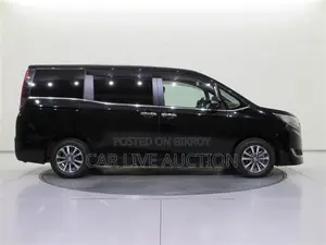 Toyota Esquire Hybrid 2021