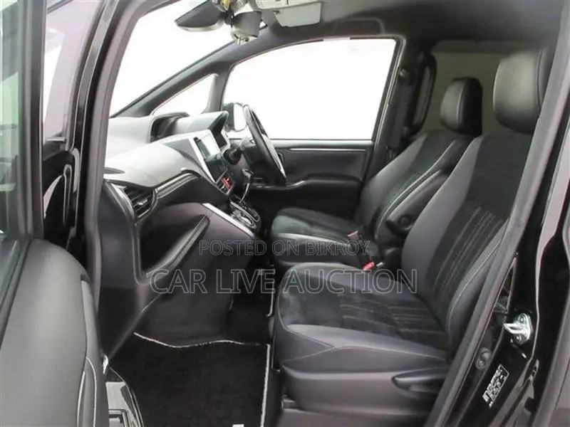 Toyota Esquire Hybrid 2021