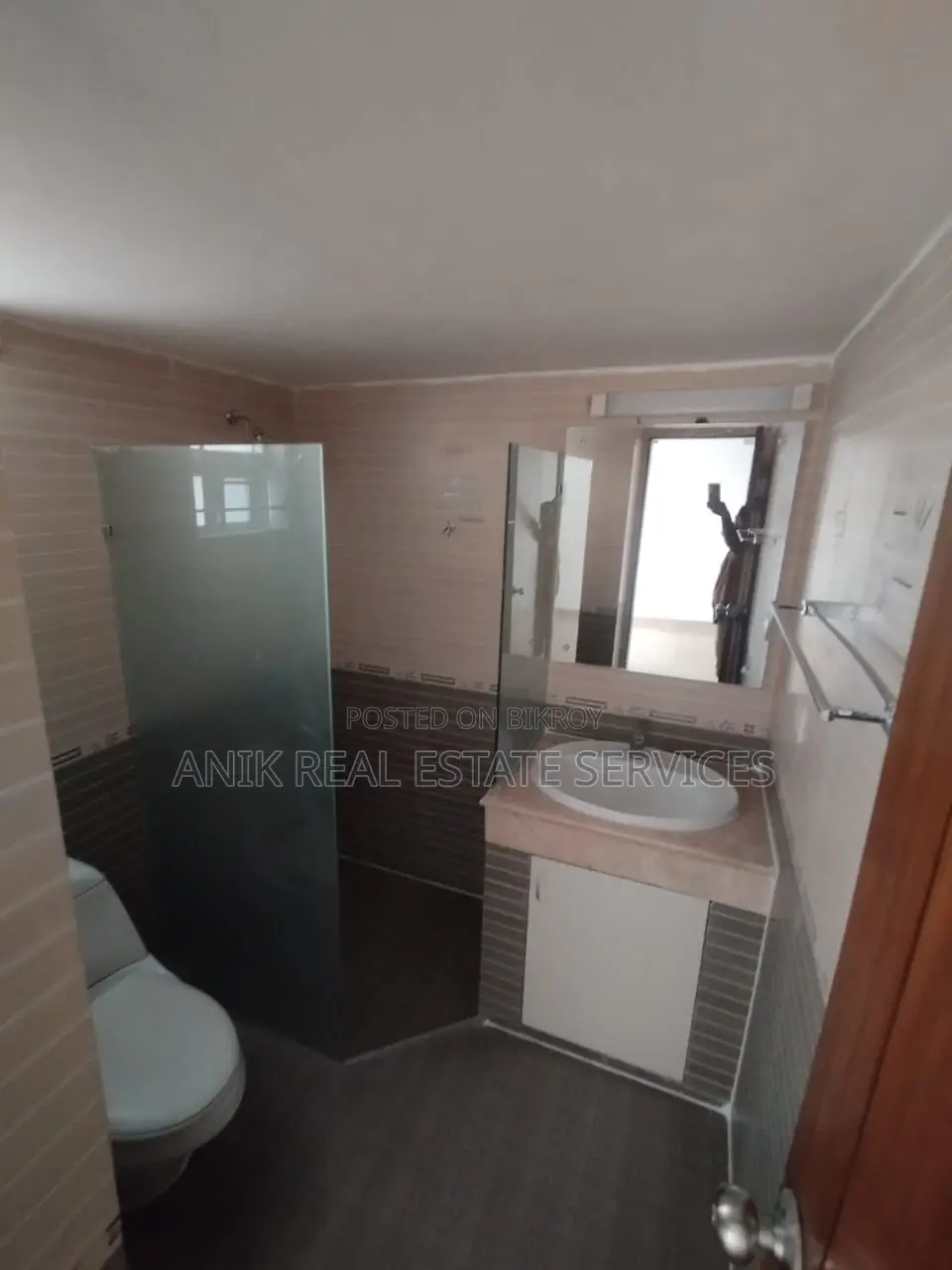 Good Quality 4000 Sft Un Farnised Flat Rent At Gulshan 2
