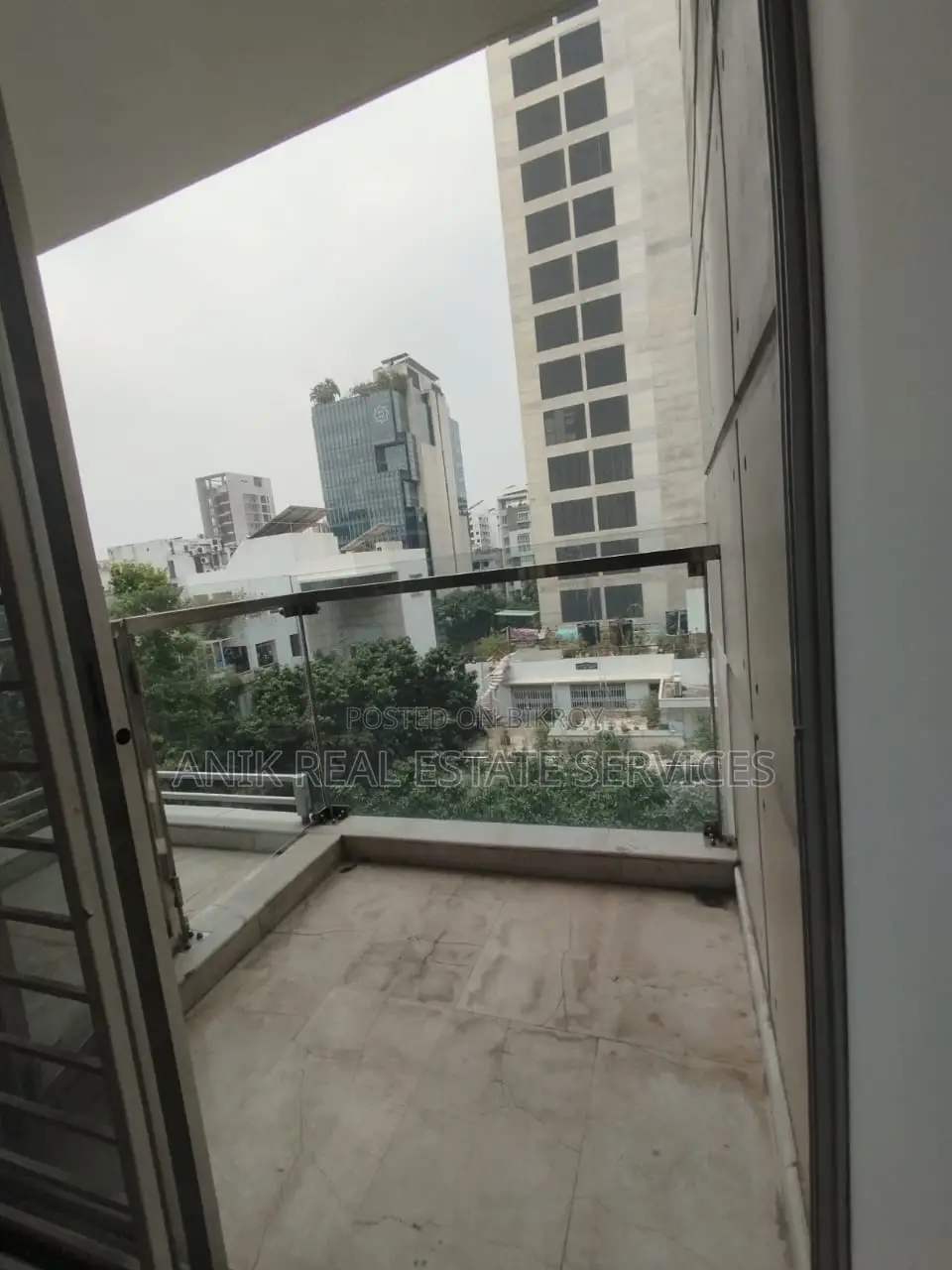 Good Quality 4000 Sft Un Farnised Flat Rent At Gulshan 2