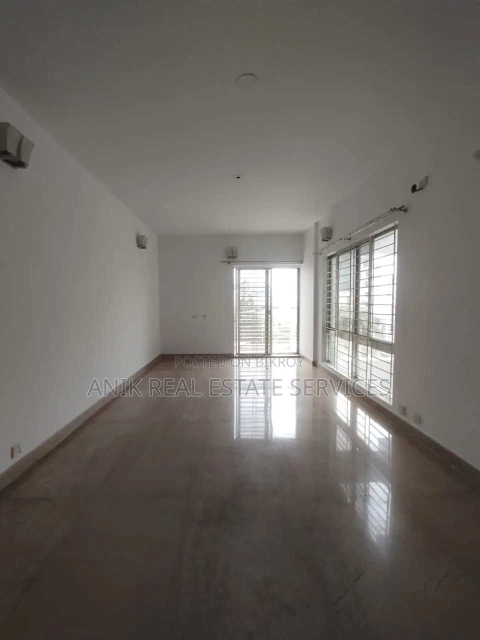 Good Quality 4000 Sft Un Farnised Flat Rent At Gulshan 2