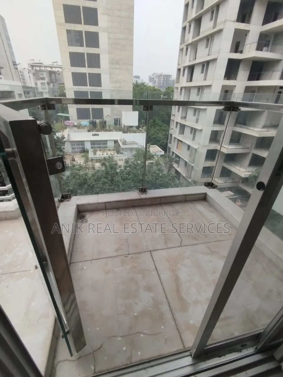 Good Quality 4000 Sft Un Farnised Flat Rent At Gulshan 2