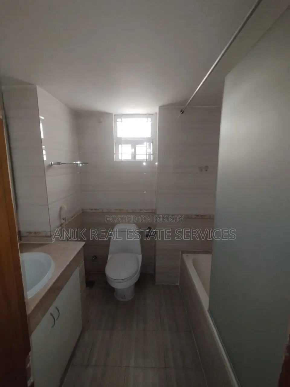 Good Quality 4000 Sft Un Farnised Flat Rent At Gulshan 2