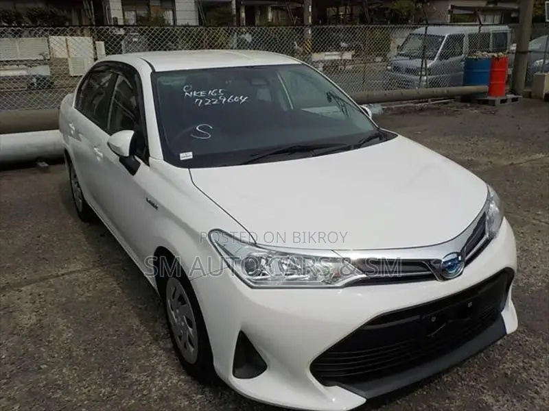 Toyota Axio Hybrid EX White 2021