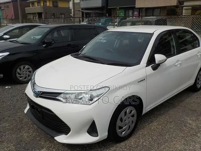 Toyota Axio Hybrid EX White 2021