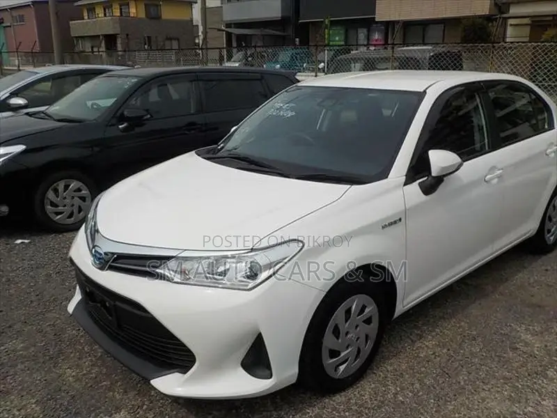 Toyota Axio Hybrid EX White 2021