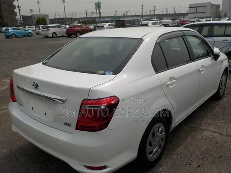 Toyota Axio Hybrid EX White 2021