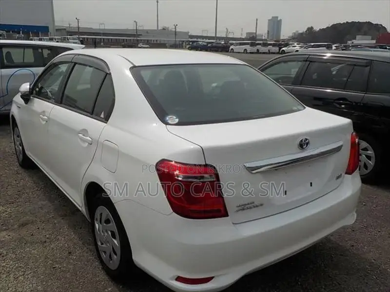 Toyota Axio Hybrid EX White 2021