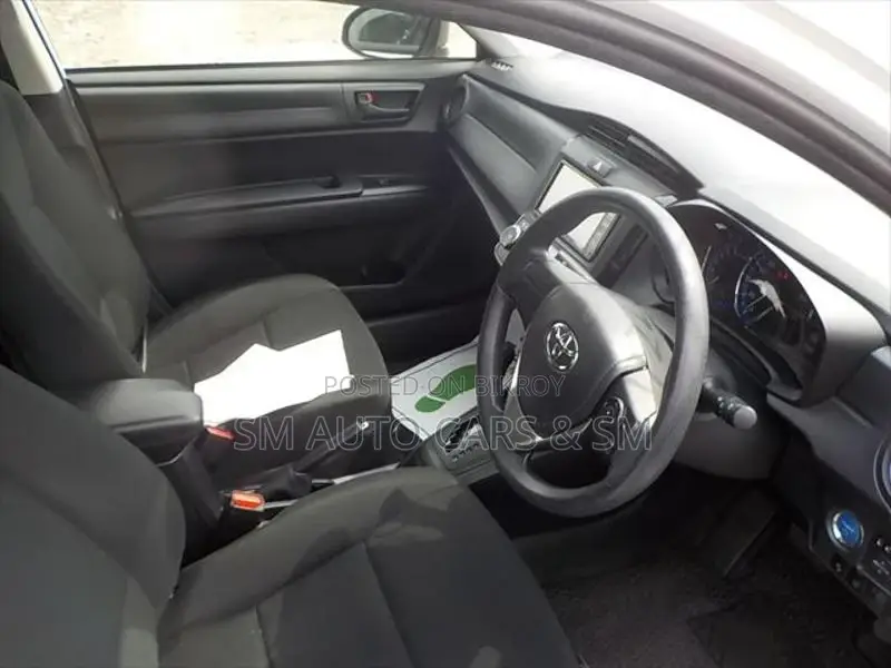 Toyota Axio Hybrid EX White 2021
