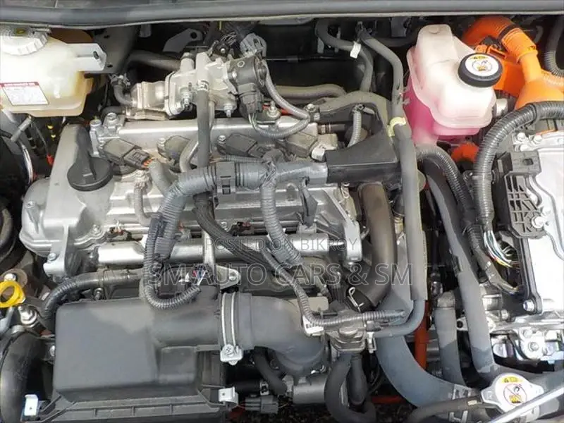 Toyota Axio Hybrid EX White 2021