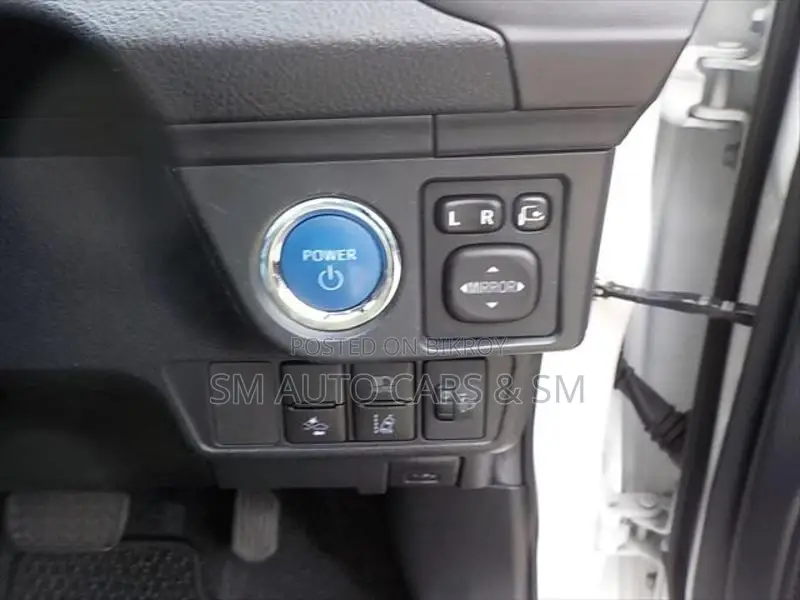 Toyota Axio Hybrid EX White 2021