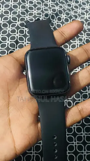 Apple Watch 5th gen, 2 month used (Urgent Sale)