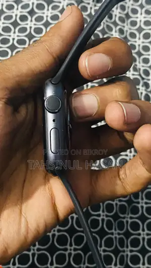 Apple Watch 5th gen, 2 month used (Urgent Sale)
