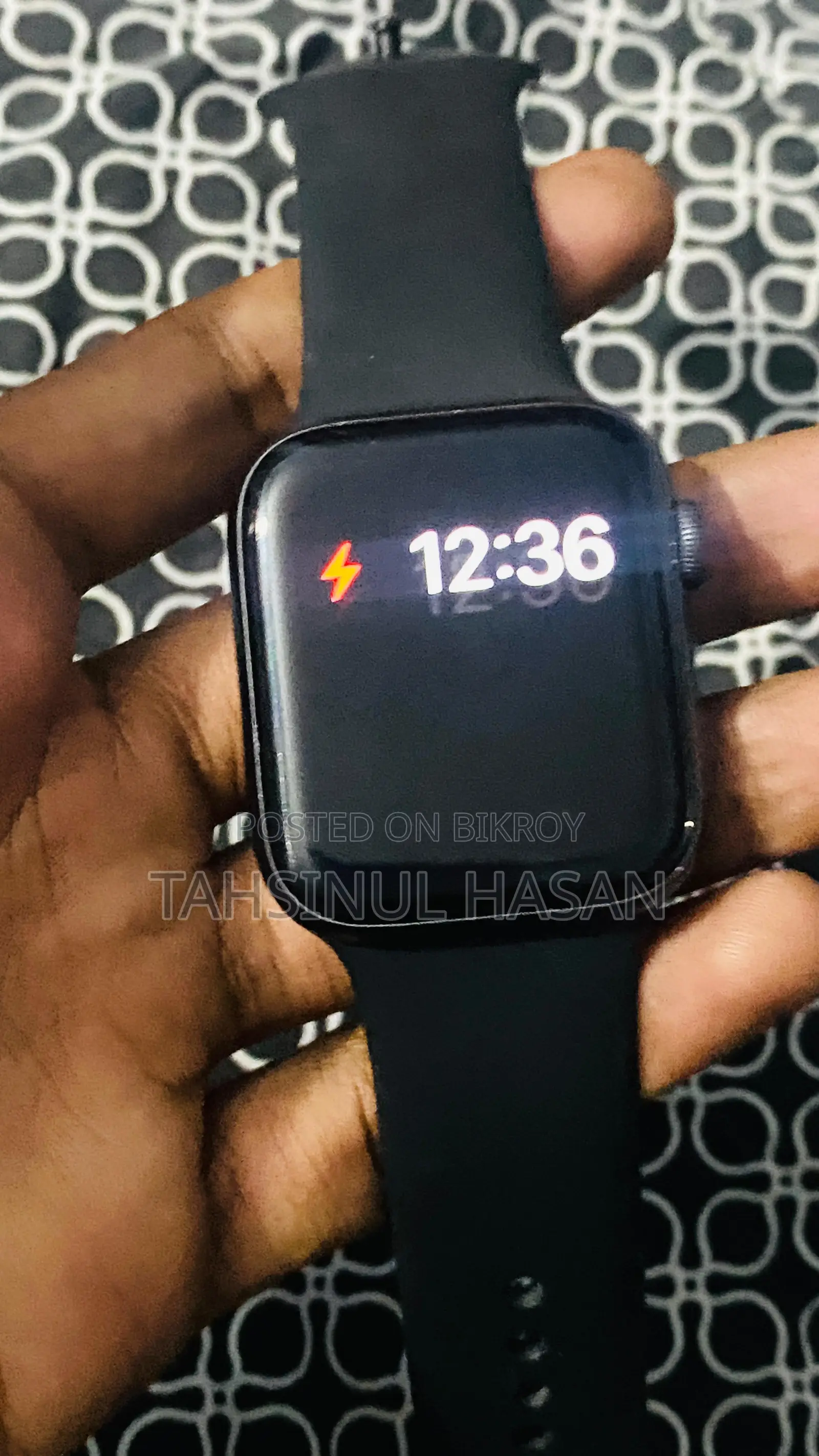 Apple Watch 5th gen, 2 month used (Urgent Sale)