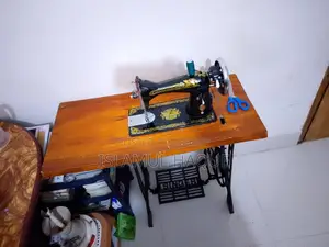 Singer Sewing Machine (Foot-operated)