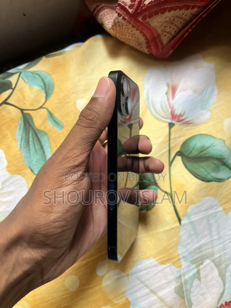 Apple iPhone 13 (Used)