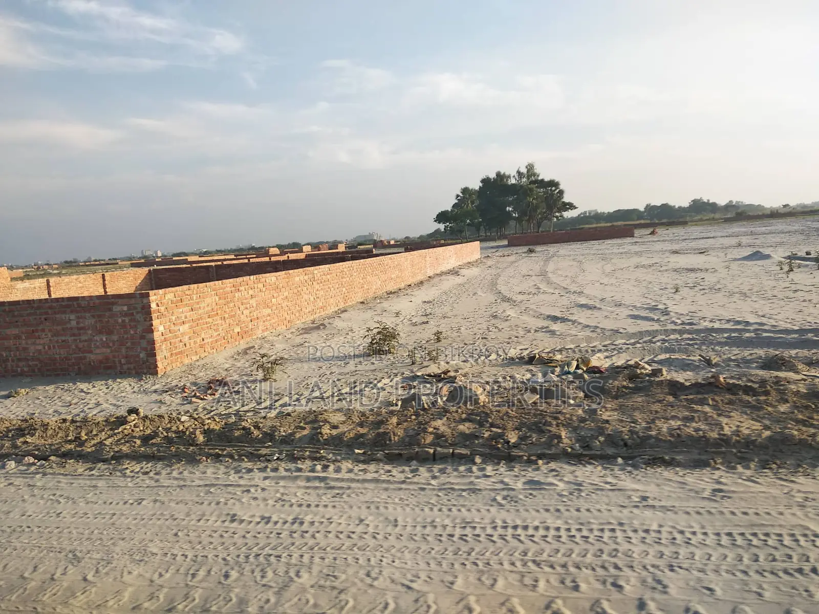 পি-এক্সটেনশন ৩-কাঠা প্লট বিক্রয় ৪০' রাস্তার কাছে