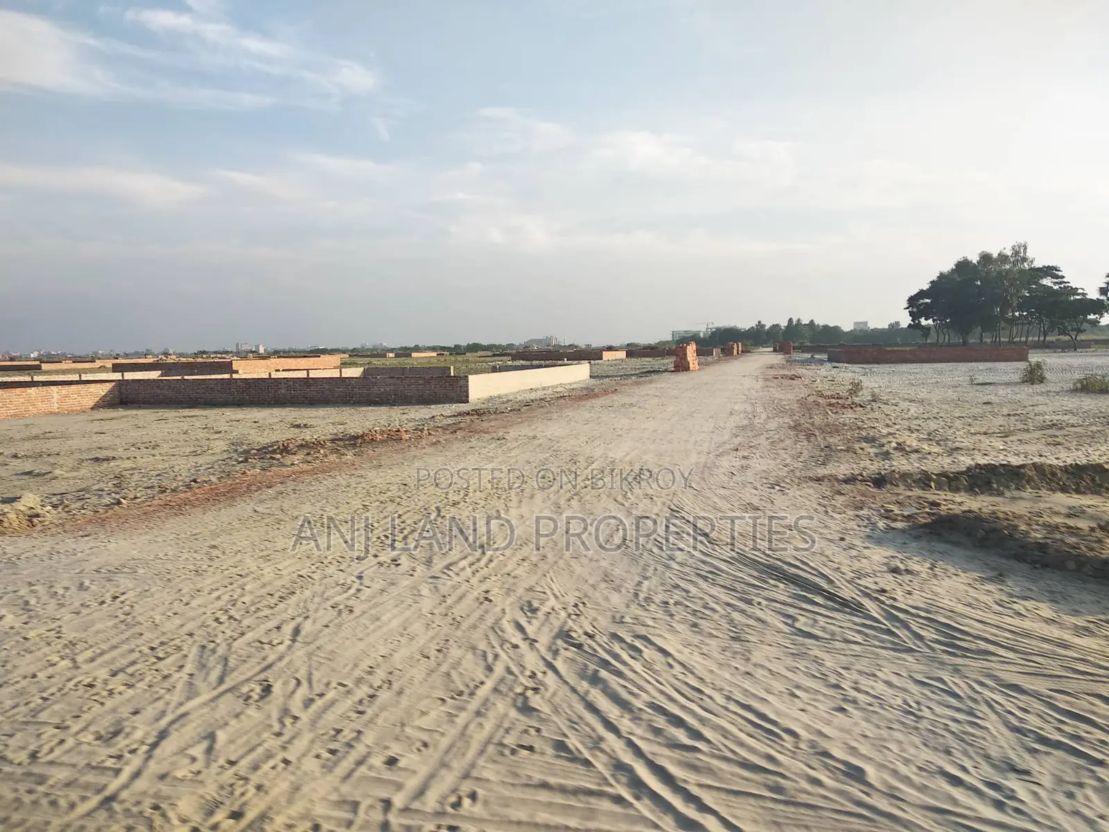 পি-এক্সটেনশন ৩-কাঠা প্লট বিক্রয় ৪০' রাস্তার কাছে
