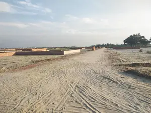পি-এক্সটেনশন ৩-কাঠা প্লট বিক্রয় ৪০' রাস্তার কাছে