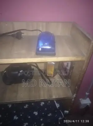 Fish tank with fish and oxygen pump