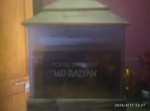 Fish tank with fish and oxygen pump