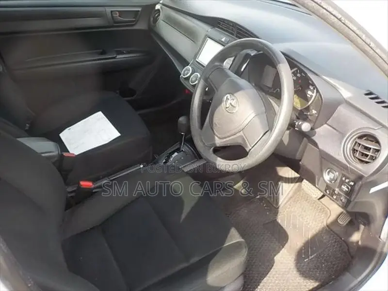 Toyota Axio Non Hybrid EX White 2021